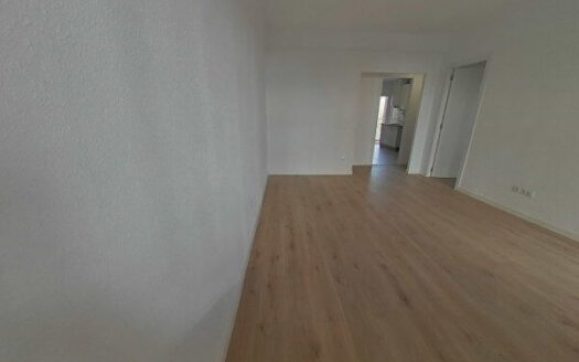 Apartment  2 bedroom + 1 bathroom + 1 living room+ Looking at the patio, located in an area with all services,  – Location: Madrid, Villa Verde Alta, priced at 92100 euros. 